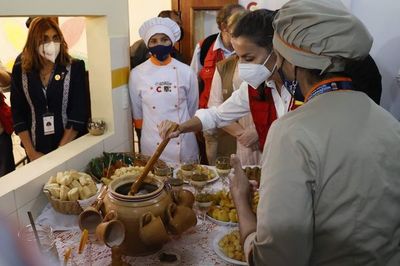 La reina elogia la labor y dedicación de cooperantes españoles en Paraguay - Nacionales - ABC Color