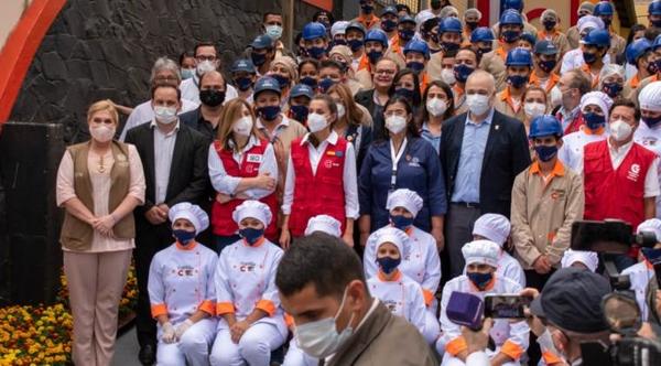 Encarnación: reina Letizia anima a jóvenes a seguir formándose con apoyo de la cooperación – Prensa 5