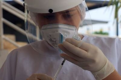 Privados restringen atención a antivacunas - Nacionales - ABC Color