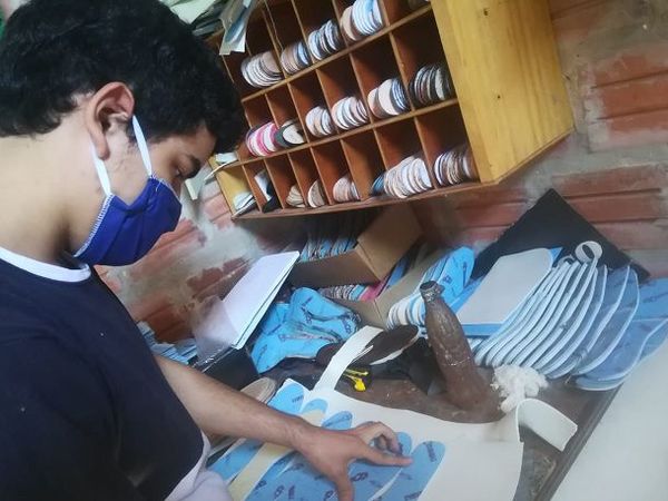 Calzadistas disminuyen producción a causa del contrabando - Nacionales - ABC Color
