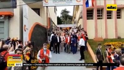 Reina de España cumple agenda en el departamento de Itapúa - ABC Noticias - ABC Color