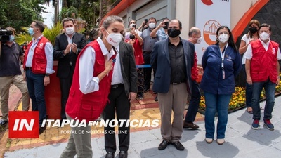VISITA DE LA REINA DE ESPAÑA A LA ESC. TALLER DE ENCARNACIÓN - Itapúa Noticias