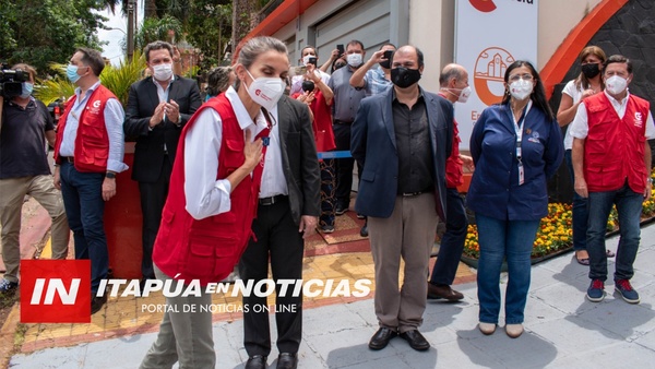 VISITA DE LA REINA DE ESPAÑA A LA ESC. TALLER DE ENCARNACIÓN - Itapúa Noticias