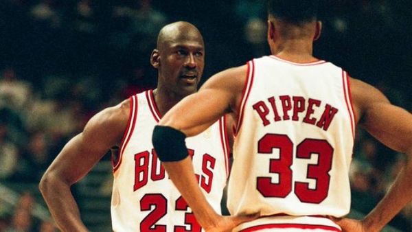 Scottie Pippen carga con todo contra Michael Jordan: