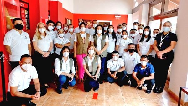 PRIMERA DAMA RECONOCE A GUÍAS TURÍSTICOS NATIVOS DE LAS MISIONES JESUÍTICAS - Itapúa Noticias