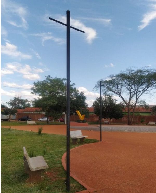 Drogadictos dejan a oscuras la plaza “Pte. Eusebio Ayala”