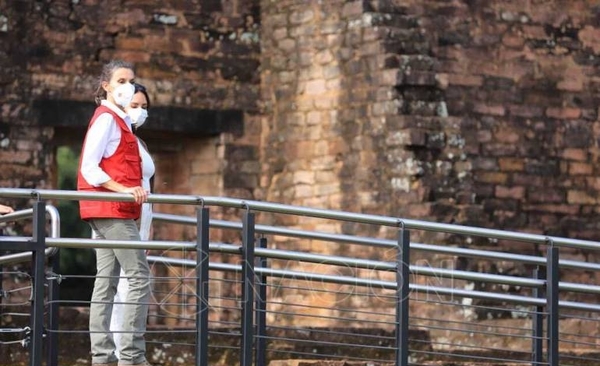 Diario HOY | La reina Letizia visitó las ruinas jesuíticas en Itapúa