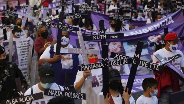 Familiares de mexicanas asesinadas exigen justicia en "Día de Muertas"