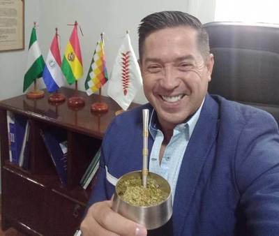 Bolivia destituye a embajador en Paraguay tras polémico video de TikTok