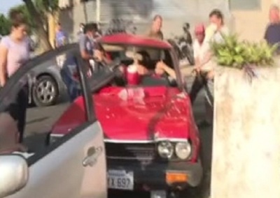 Cruzó luz roja y produjo violento choque - SNT