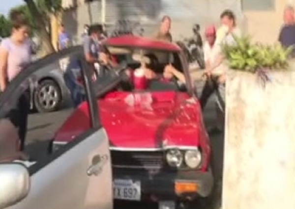 Cruzó luz roja y produjo violento choque - SNT