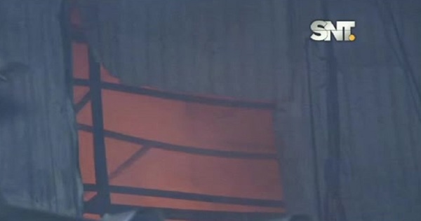 Mercado 4: Siguen pequeños focos de incendio - SNT