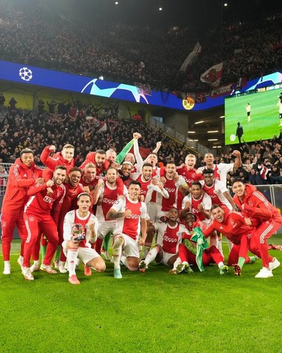 El Ajax remonta al Borussia Dortmund y también ya está en octavos