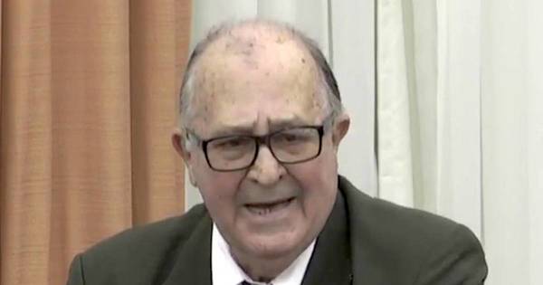 La Nación / “Está embebido de socialismo”