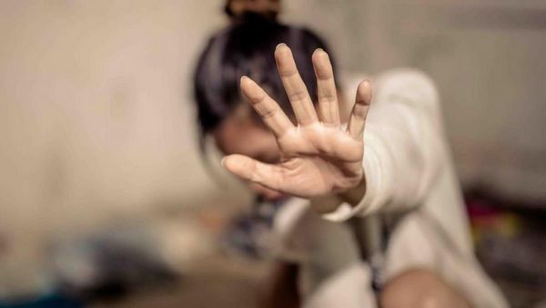 Jueza dispone que, tras abuso, niña quede con la abuela, pese a temor