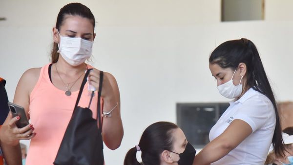 Investigan 371 casos de efectos adversos a vacunas anti-Covid
