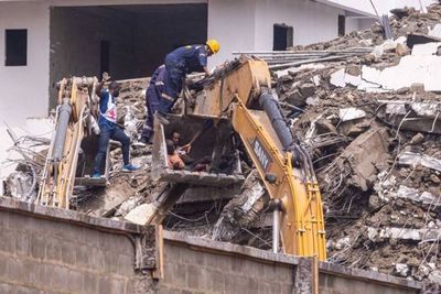 Sube a 36 la cifra de muertos por el derrumbe de un rascacielos en Lagos