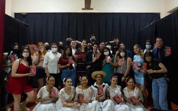 ESBA-UNE presenta libro de antología literaria escrito por alumnos del primer semestre