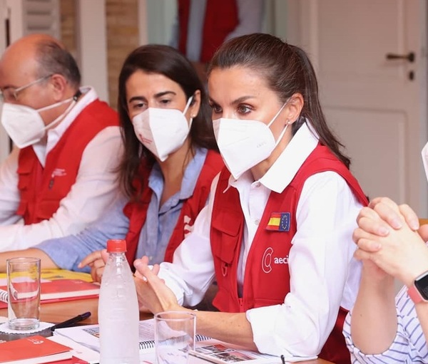 Diputada habló sin saber: 'El chaleco es un símbolo de la Cooperación Española', afirma fabricante