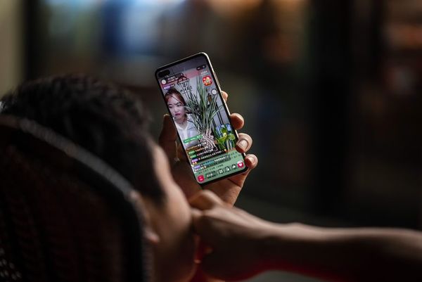 Estafadores fingen ser famosos para llevarse el dinero de sus fans en TikTok - Tecnología - ABC Color