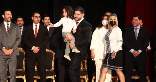 La Nación / Justicia Electoral proclama a intendente y concejales electos para Asunción