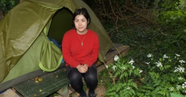 Profesora vivió dos años en una carpa por el alto costo del alquiler en Reino Unido y sus alumnos nunca se enteraron - SNT