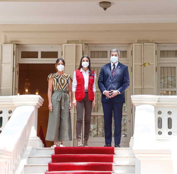 Presidente y primera dama comparten almuerzo con la reina Letizia en Mburuvicha Róga - .::Agencia IP::.