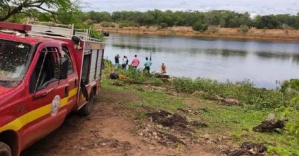 Hombre se lanzó a un lago para huir de un enjambre de abejas y murió atacado por pirañas - SNT