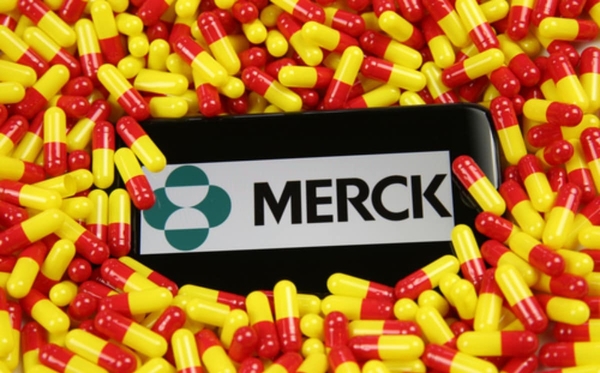 Reino Unido se convierte en el primer país en autorizar la píldora contra el COVID-19 de Merck
