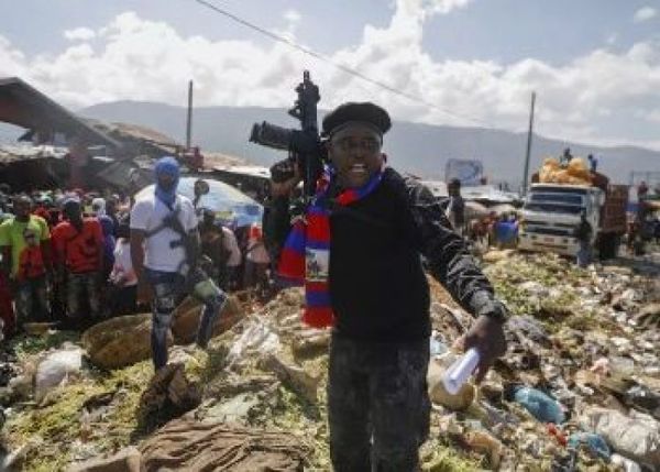 Gasolina, agua, asistencia internacional: pandillas de Haití explotan servicios esenciales