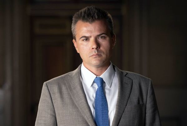 Detienen en EE.UU. a un ruso por mentir al FBI en caso sobre espionaje a Trump