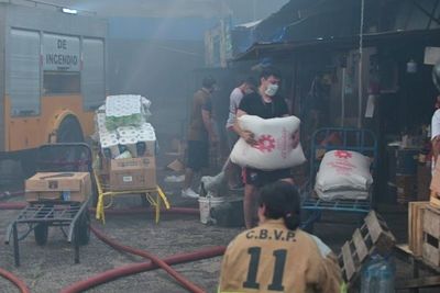 Mercado 4: CAH informa a vendedores afectados por incendio sobre préstamos disponibles - Nacionales - ABC Color