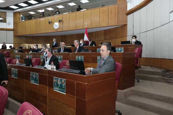 Senado termina eligiendo a Víctor Ríos como miembro de la CSJ | Radio Regional 660 AM