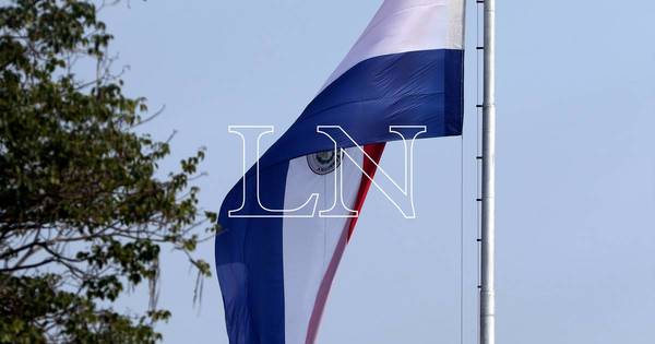 La Nación / Malvivientes ingresaron a una escuela de Santaní y se llevaron hasta el mástil de la bandera
