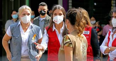 La Nación / De la Zarzuela al Bañado Sur: la reina Letizia visitó la periferia antes de despedirse