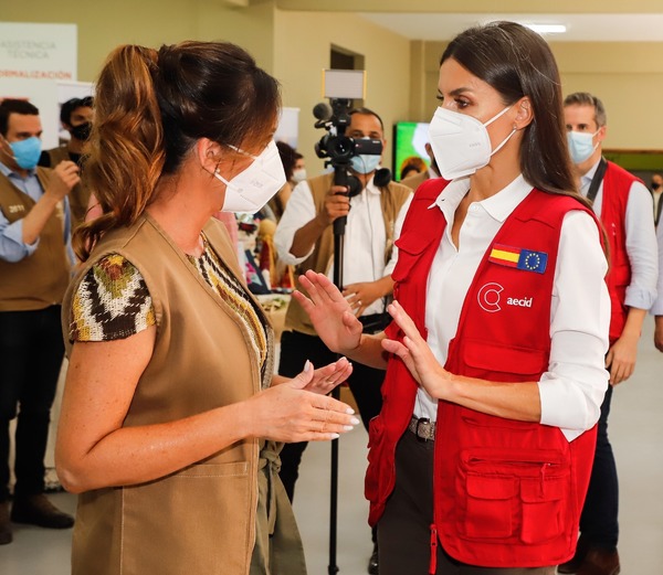 Empresa paraguaya confeccionó chaleco de la reina de España y su delegación