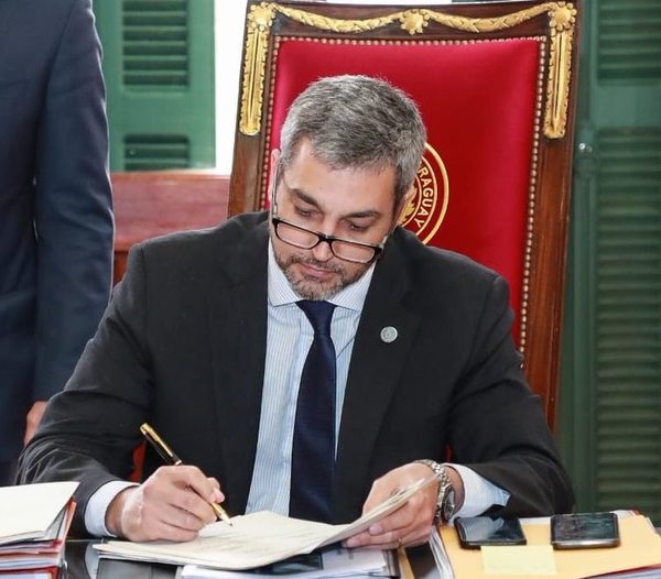 Mario Abdo dio su acuerdo constitucional a Víctor Ríos como ministro de la Corte Suprema de Justicia. - ADN Digital