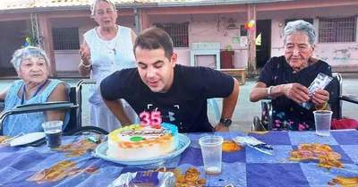 Concejal electo festeja su cumpleaños con abuelitos •