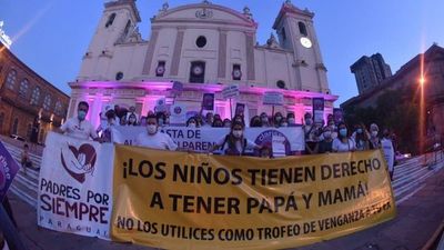 En manifestación exigen la restitución de un niño a su madre