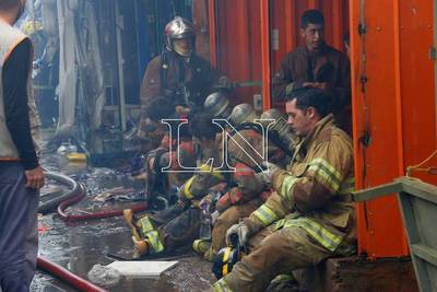 Incendio en el Mercado 4: advierten que quedan algunos focos y que pueden avivarse