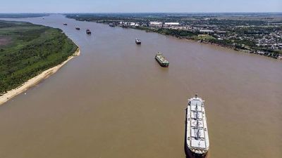 Con acuerdos políticos, China presiona a Argentina para tomar posición en la hidrovía