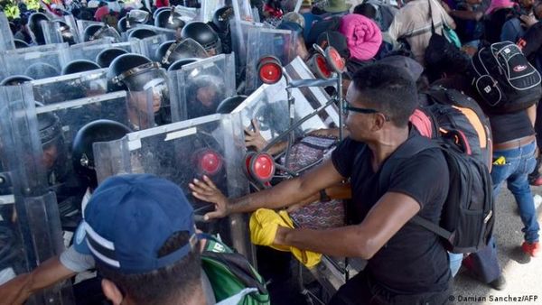 Caravana migrante choca con la Guardia Nacional de México en Chiapas