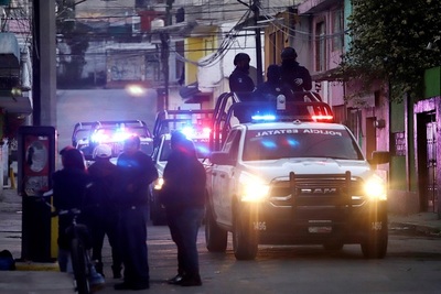 Dos policías muertos y seis heridos en una emboscada en el centro de México - MarketData