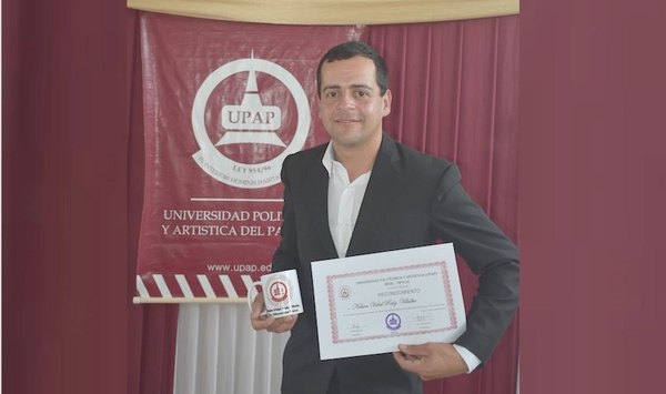 Crónica / Con sacrificio terminó la Facu, pero no le dan título