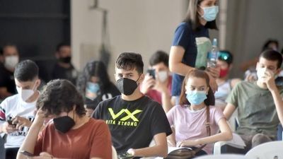 Adolescentes superan en apatía a   mayores frente a    las vacunas