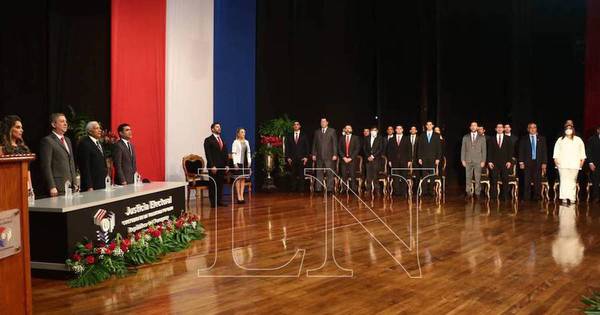 La Nación / Proclaman a intendente y ediles electos de capital