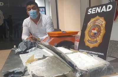 Detienen a un hombre en el aeropuerto por hallarse cocaína en su maleta - Nacionales - ABC Color