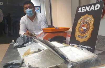 Detienen a un hombre en el aeropuerto por hallarse cocaína en su maleta