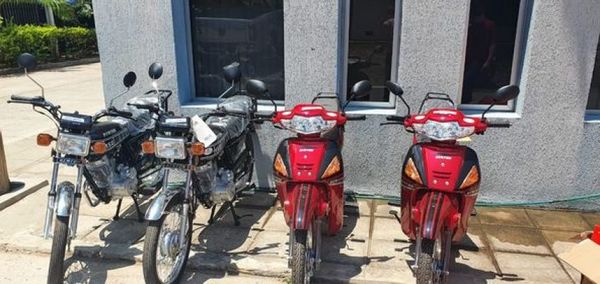 LA XIII Región Sanitaria a través del Doctor Saúl Recalde recibió 4 Motocicletas y 4 Tablet de parte del Programa Ampliado de Inmunizaciones.