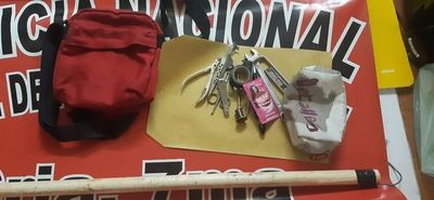 Vecinos pillan a un ladrón mientras intentaba robar un vehículo - Nacionales - ABC Color